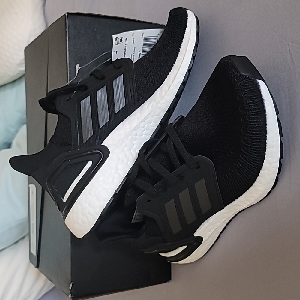 NWT Adidas UltraBoost 20 Core Black Night Metallic Size 4M/5.5W